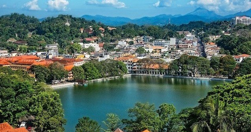 Kandy Lake